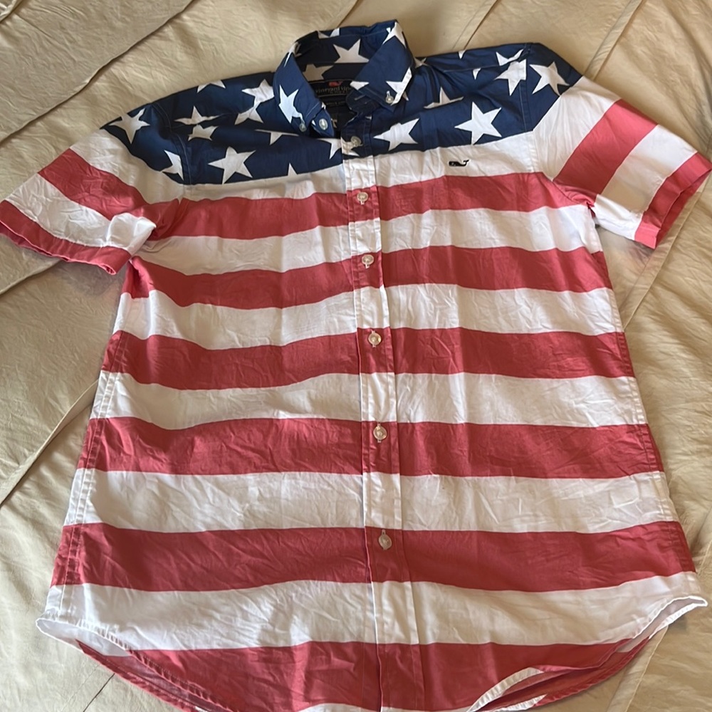 Vineyard Vines Men’s size XS American whale shirt